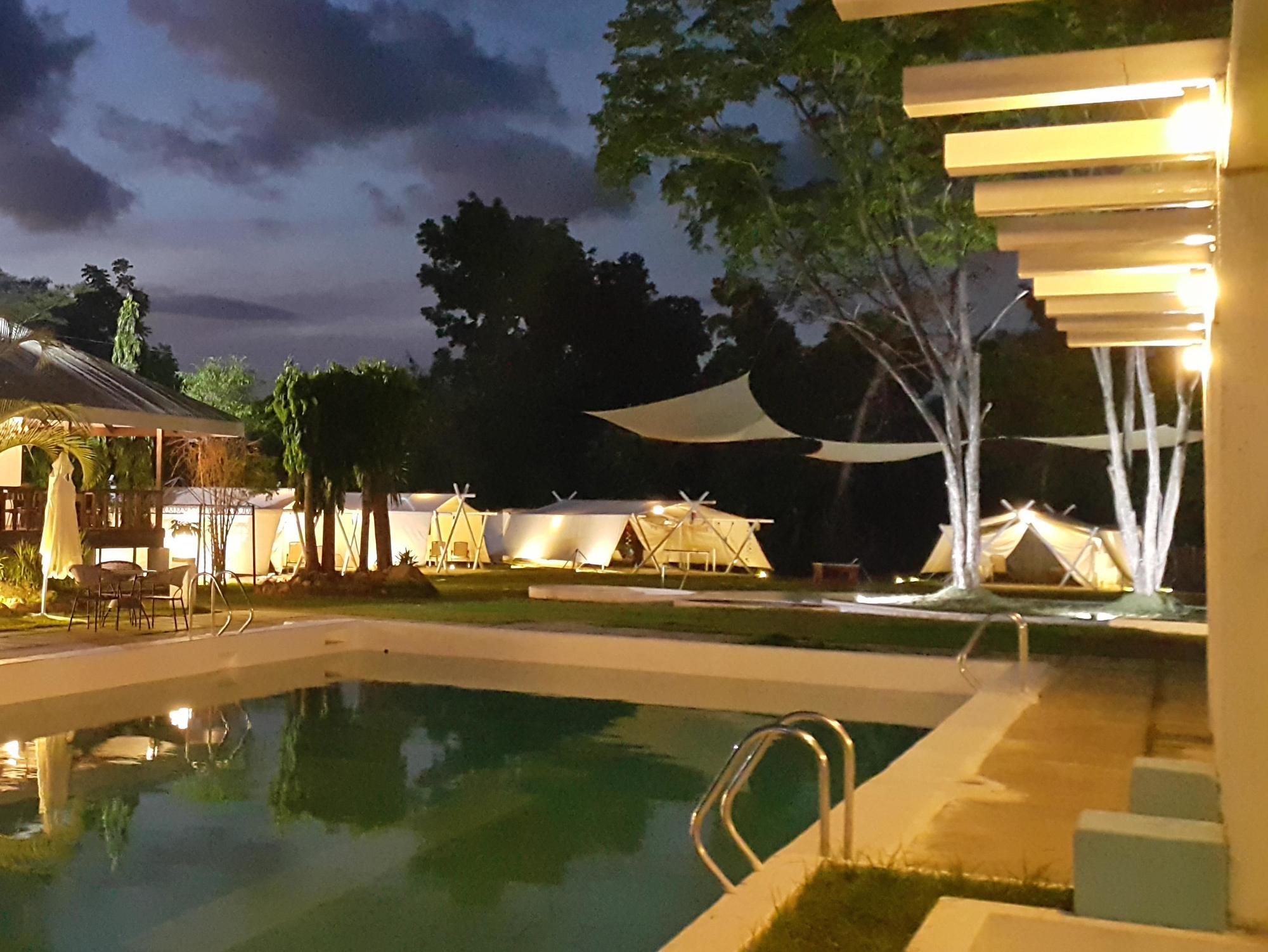 Blue Hotel And Resort Calamba  Zewnętrze zdjęcie
